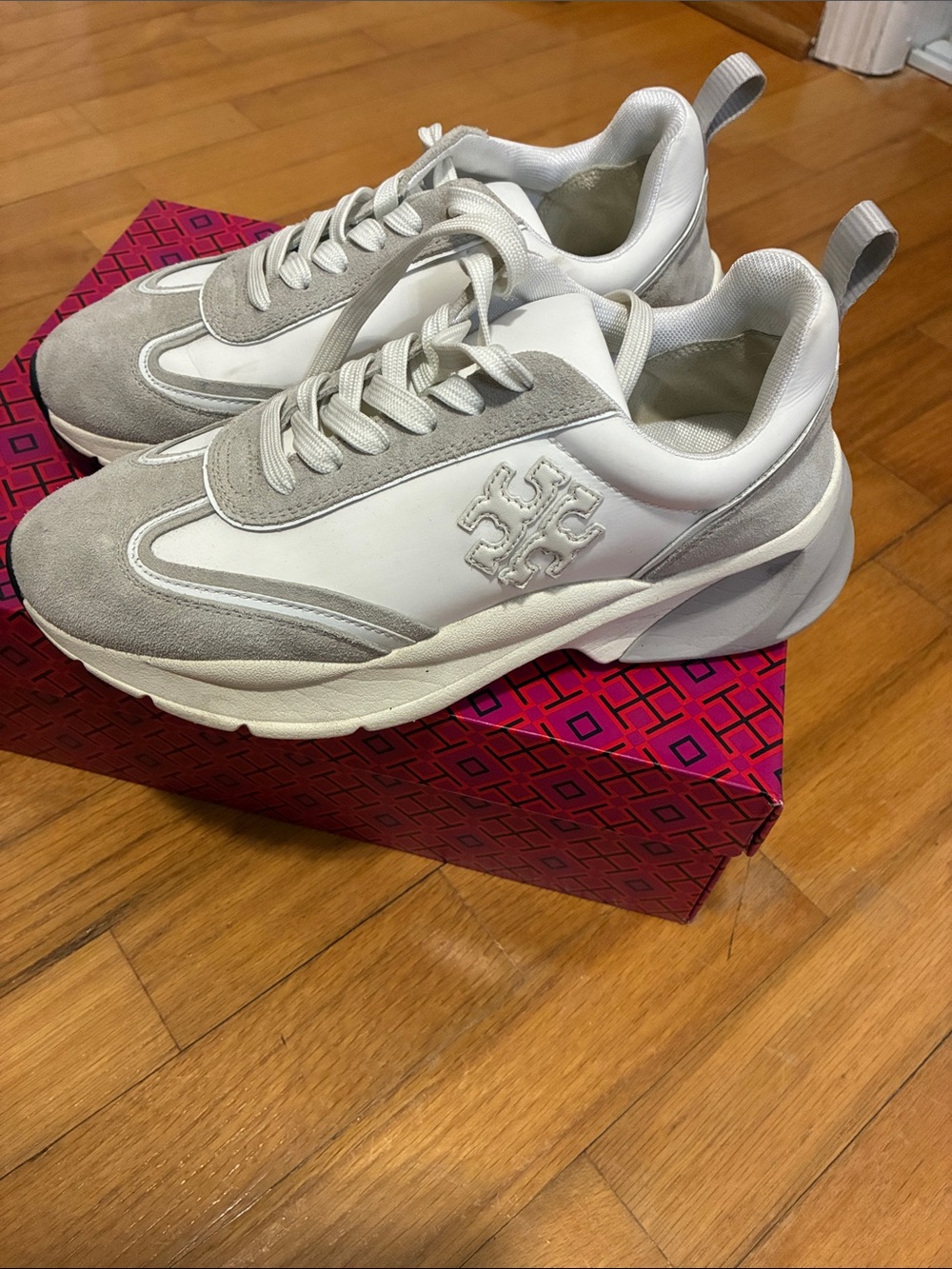 Tory Burch Good Luck Trainer Sneaker White New Ivory Gray Suede Logo 8.5 Authent - Picture 10 of 17